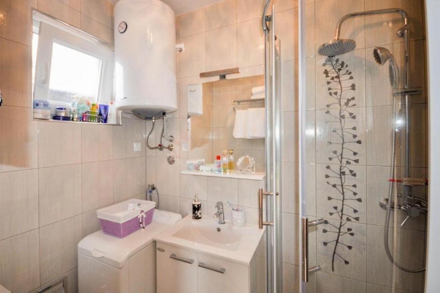 Ferienhaus T *