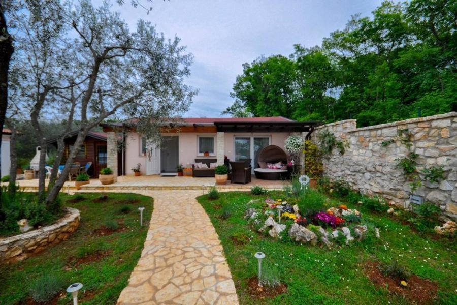 Ferienhaus T *